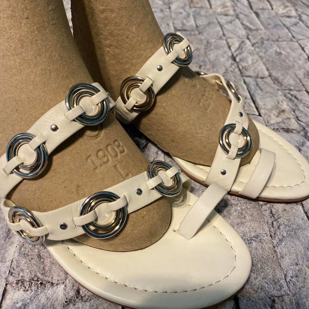 Sz 7- Vince Camuto white sandals - Picture 3 of 12